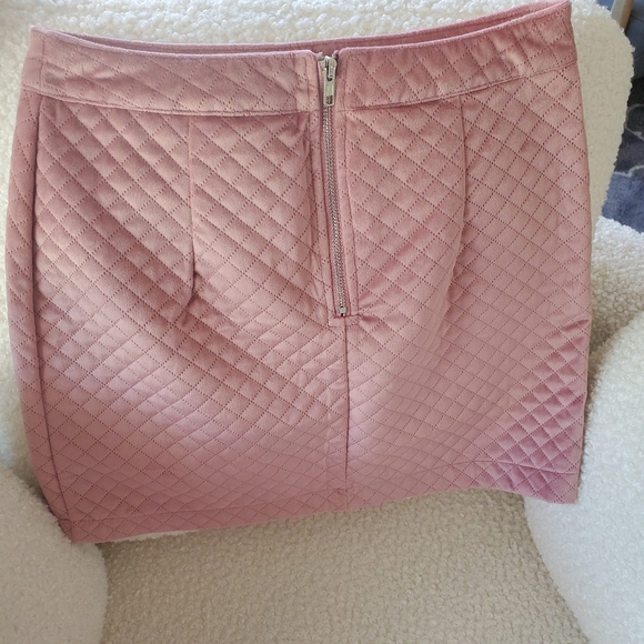 Soft quilted  mauve pink skirt - Picture 3 of 3